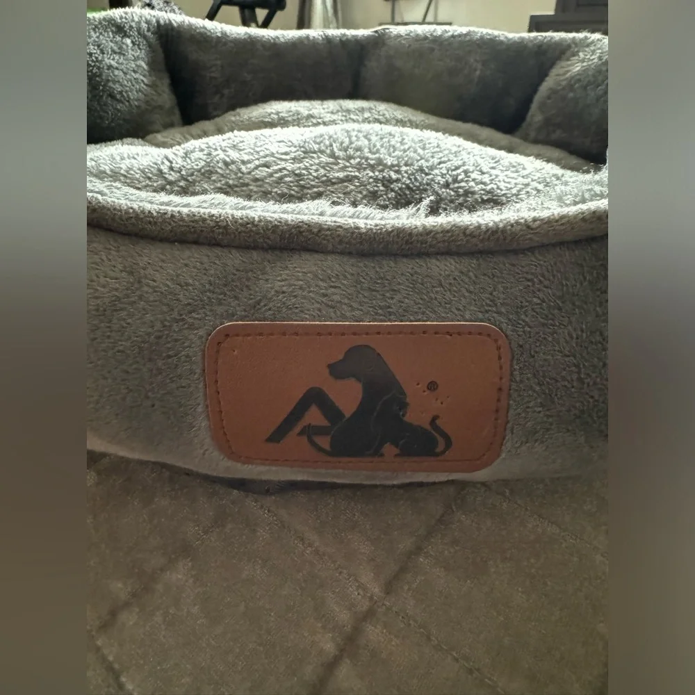 Asvin Grey Plush Pet Bed, 20 inches